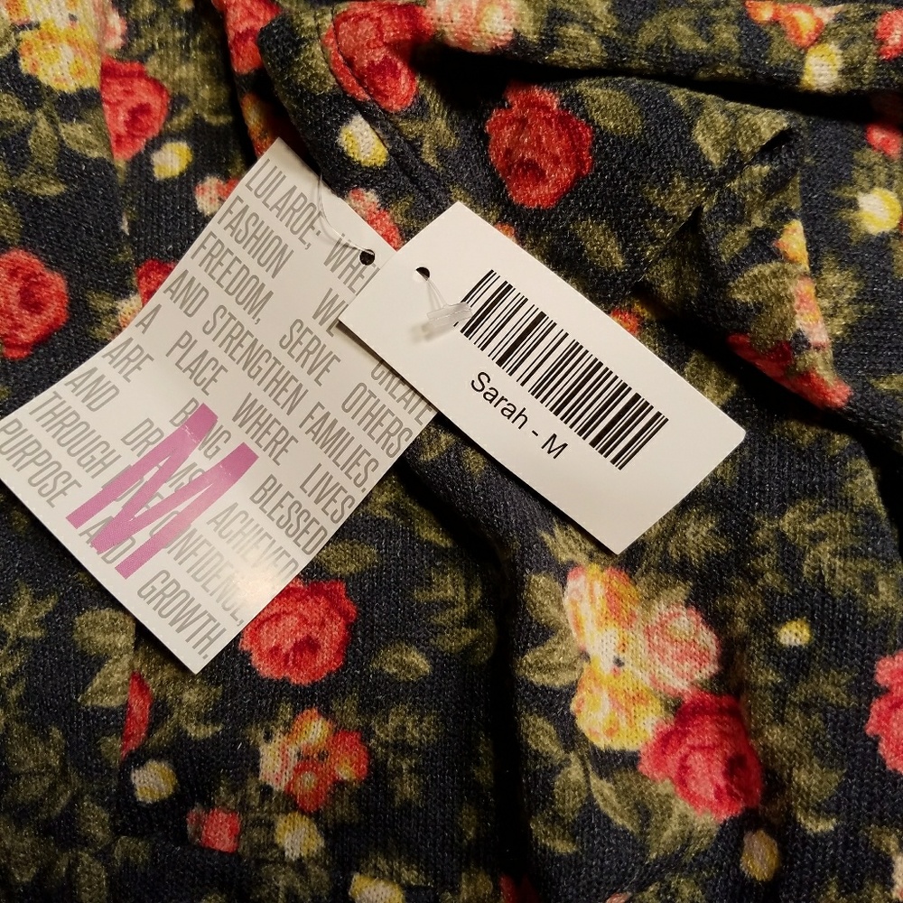 Bnwt rare lularoe sarah medium roses